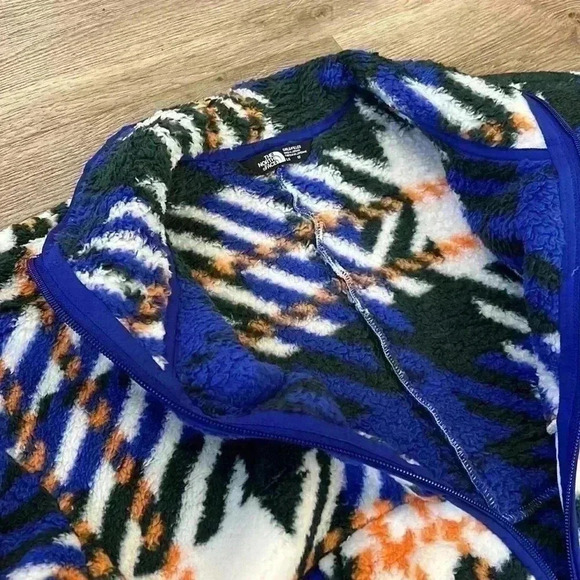 The North Face Girl’s Fleece Hoodie, Large (Size 12) - Picture 6 of 9